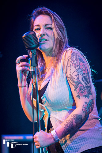 Sarah Warren on vocals