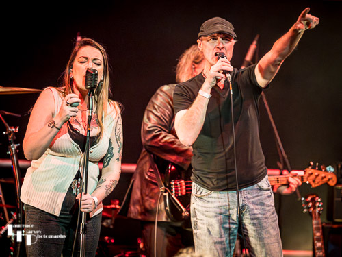 Peter Yeomans & Sarah Warren on vocals, Nick Singleton on guitar