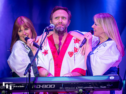 'Frida'  & 'Agnetha' on vocals, 'Benny' on keys