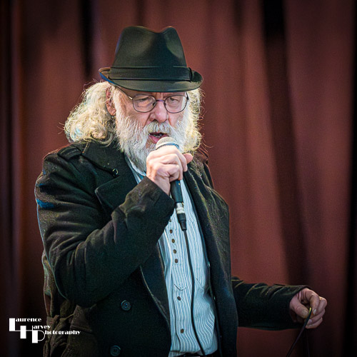 Dave Bowyer on vocals & harmonica