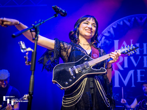 Grace Bond on vocals & mandolin