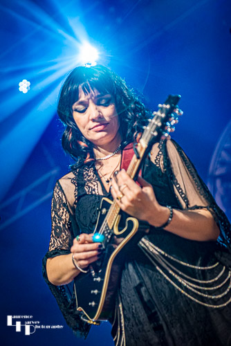 Grace Bond on vocals & mandolin