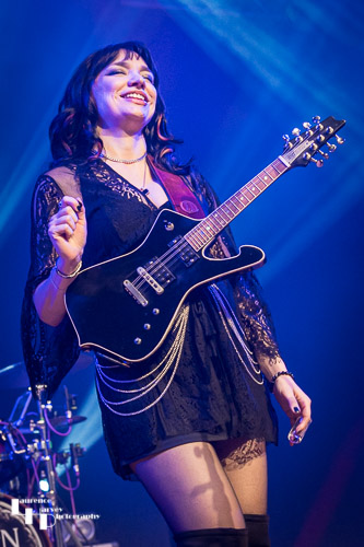 Grace Bond on vocals & mandolin