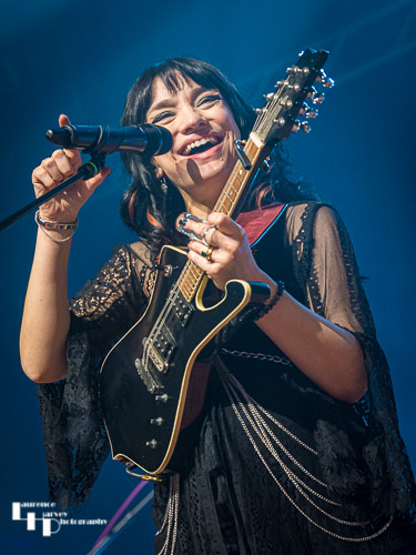 Grace Bond on vocals & mandolin