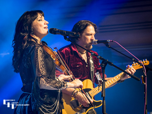 Grace Bond on vocals & violin, Aaron Bond on guitar & vocals