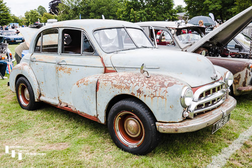 Old & rusty Morris Minor