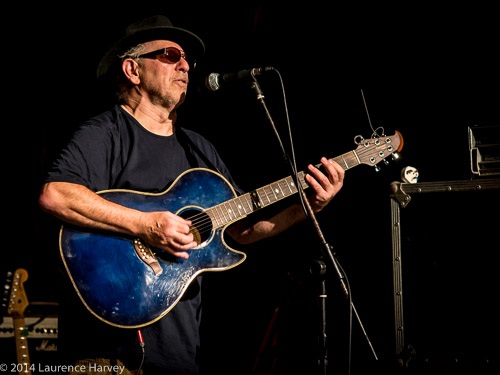 Derik Timms on acoustic guitar & vocals