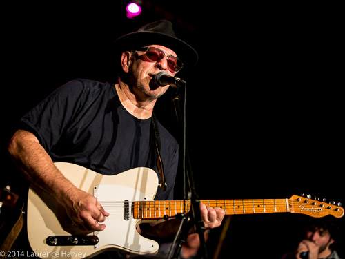 Derik Timms on guitar & vocals