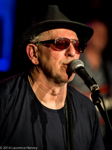 Derik Timms on guitar & vocals