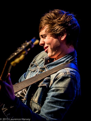 Laurence Jones on guitar & vocals