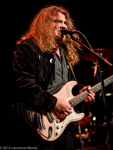 Tom Killner on guitar & vocals