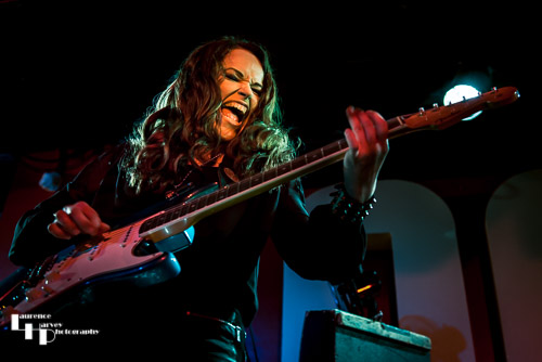 Erja Lyytinen on vocals & guitar