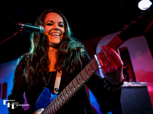 Erja Lyytinen on vocals & guitar