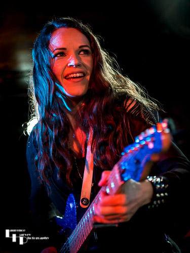Erja Lyytinen on vocals & guitar