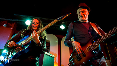 Erja Lyytinen on vocals & guitar, Juha Verona on bass