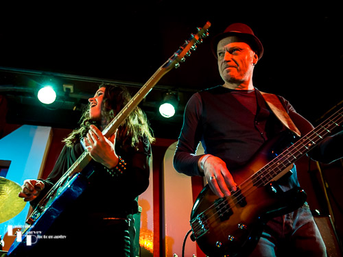 Erja Lyytinen on vocals & guitar, Juha Verona on bass