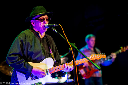 Derik Timms on guitar & vocals