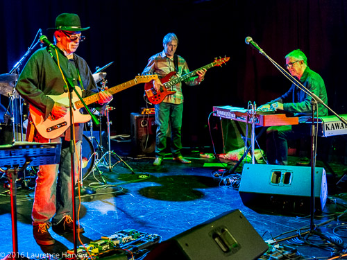 Moondogs on stage at The Limelight Theatre