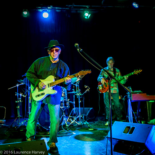 Derik Timms on guitar & vocals, Eddie Masters on bass