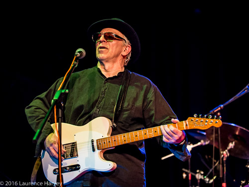 Derik Timms on guitar & vocals