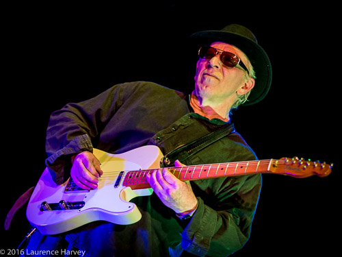 Derik Timms on guitar & vocals
