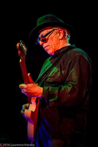 Derik Timms on guitar & vocals