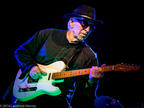 Derik Timms on guitar & vocals