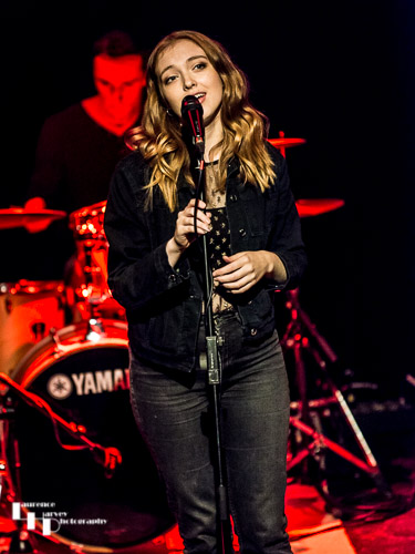 Alice Auer on vocals