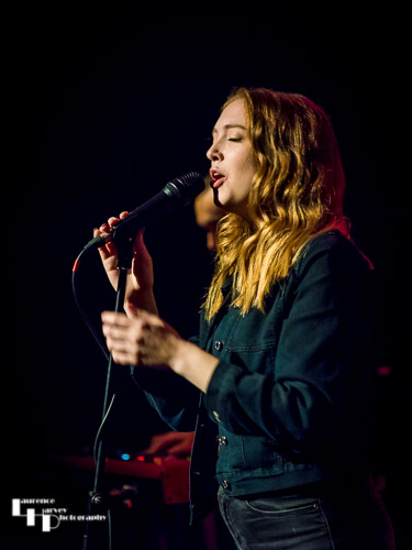 Alice Auer on vocals