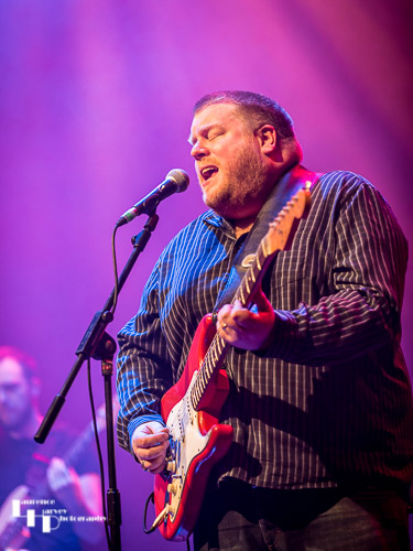 Danny Bryant on guitar & vocals