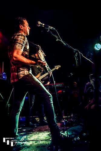 Dan Patlansky on guitar & vocals