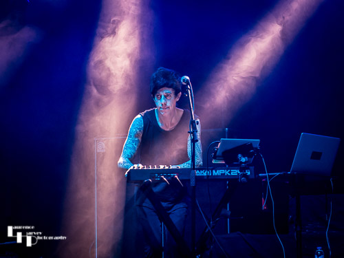 Rob Daiker on keyboards