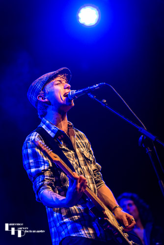 Dan Spellman on lead vocals & rhythm guitar