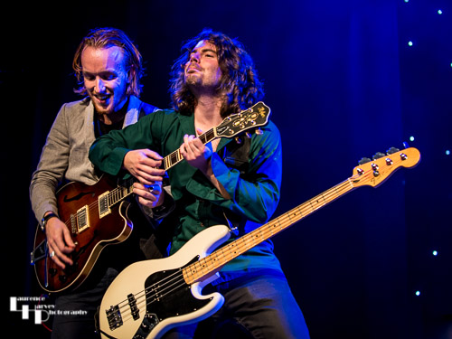 Alex Butler on lead guitar & Mike Topp on bass