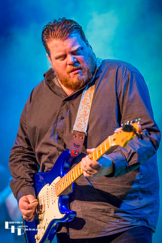 Danny Bryant on guitar & vocals