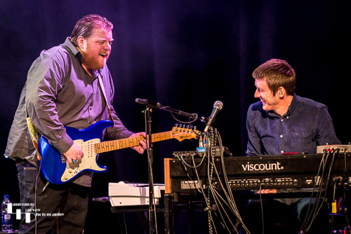 Danny Bryant on guitar & vocals, Stevie Watts on keys