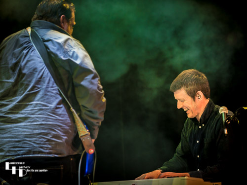 Danny Bryant on guitar & vocals, Stevie Watts on keys