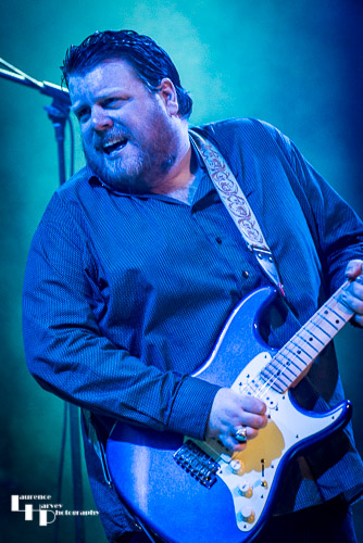Danny Bryant on guitar & vocals