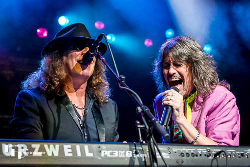 Tom Gimbel on keyboards & Kelly Hansen on vocals