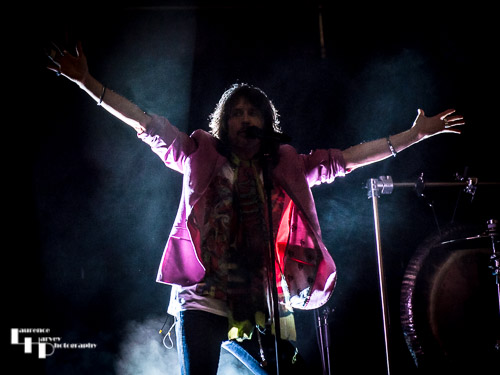 Kelly Hansen on lead vocals