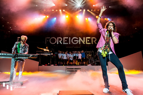 Foreigner on stage with their special guests, the choir of Notting Hill Preparatory School