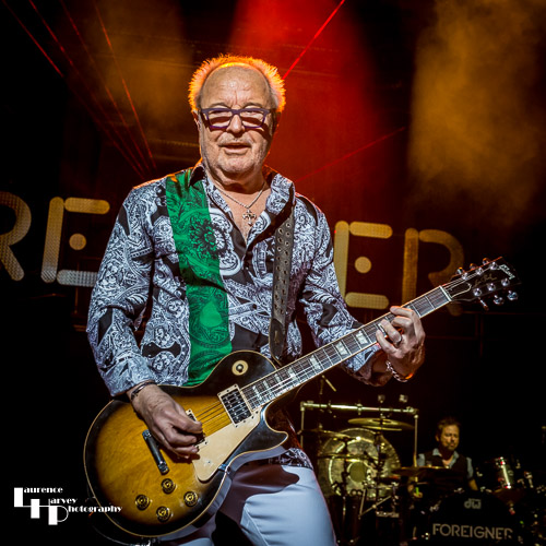 Mick Jones on lead guitar