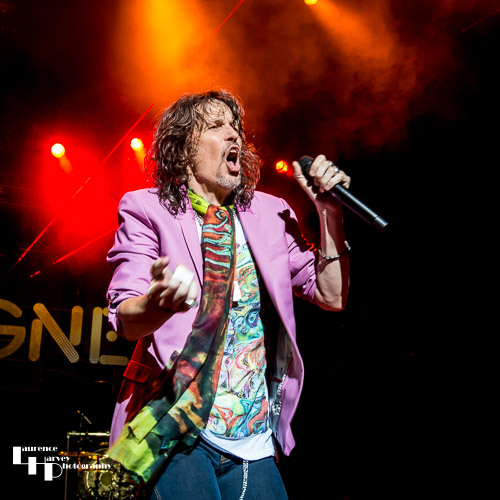 Kelly Hansen on lead vocals