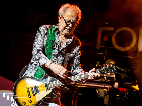 Mick Jones on lead guitar