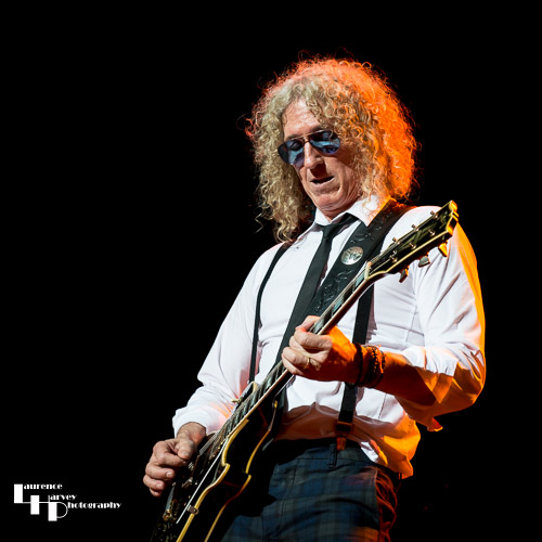 Bruce Watson on lead guitar