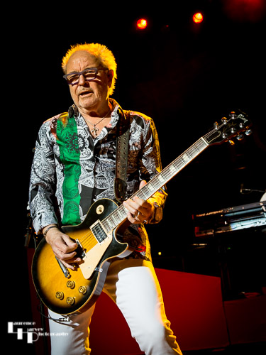 Mick Jones on lead guitar
