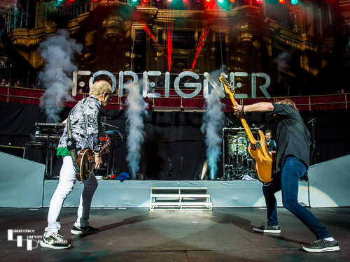 Mick Jones on lead guitar & Jeff Pilson on bass
