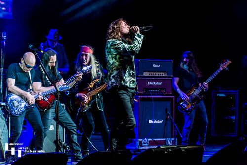 Joe Satriani, John Petrucci & Uli Jon Roth jamming with Nicklas Turmann on vocals