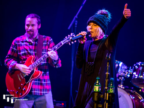Lorna Fothergill on vocals & Jules Fothergill on guitar