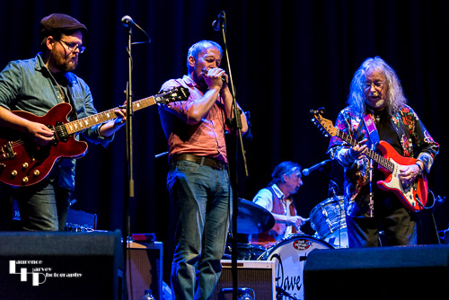 Dave Thomas & Mark Howes on guitar, Gareth Tucker on harmonica